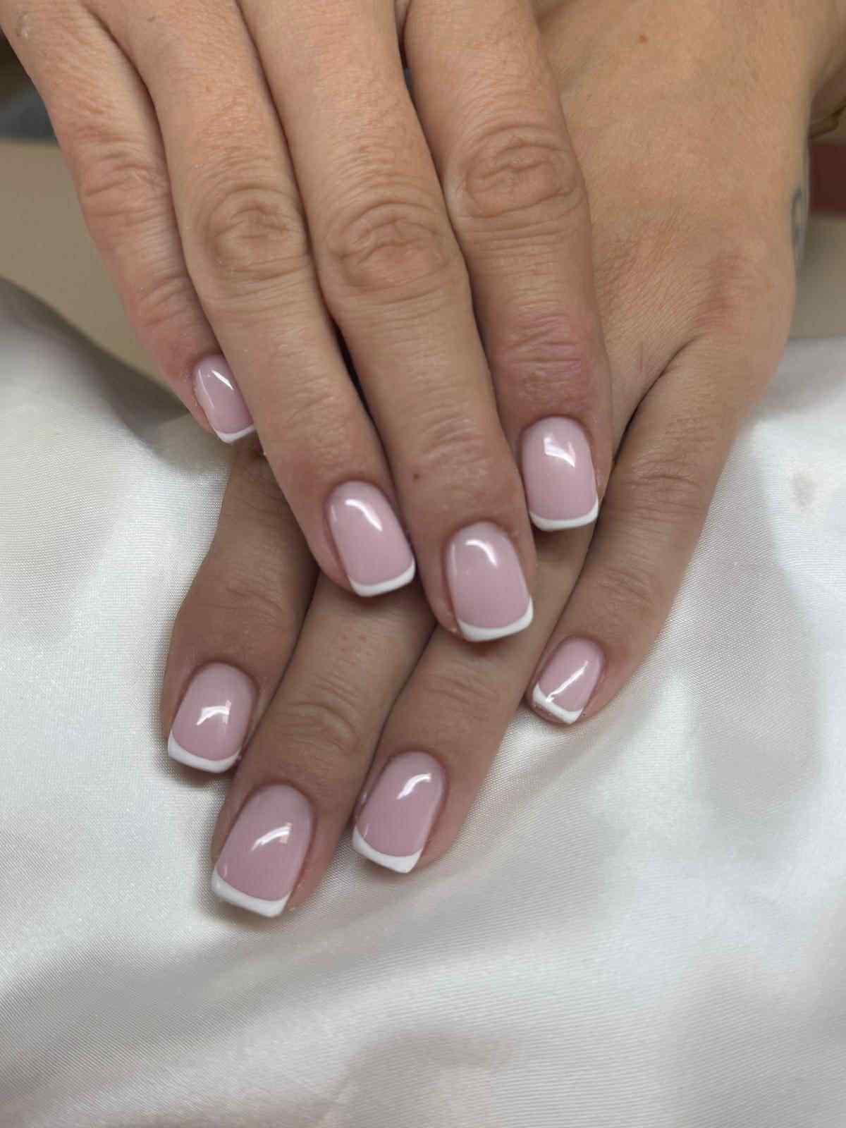 Gel-Nageldesign Termin